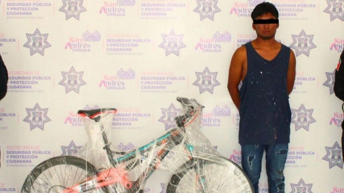 Policías de San Andrés Cholula detienen a ladrón de bicicletas