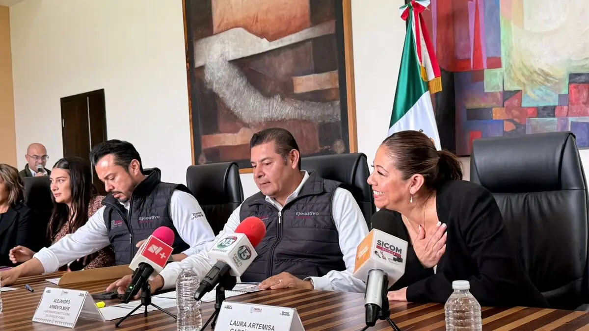 Armenta toma protesta a Laura Artemisa como titular de Bienestar