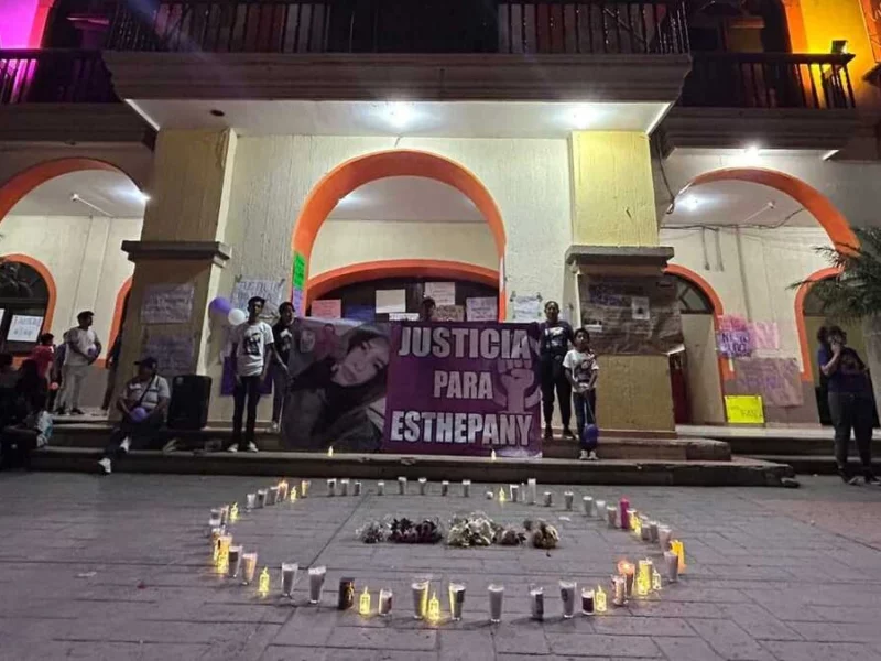 Familiares y amigos se manifiestan en Ajalpan para exigir justicia por Stephany Carmona