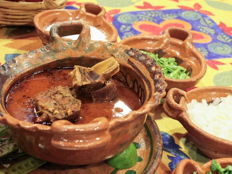 Mesas Poblanas: los restaurantes más top ponen a la venta el Mole de Caderas  