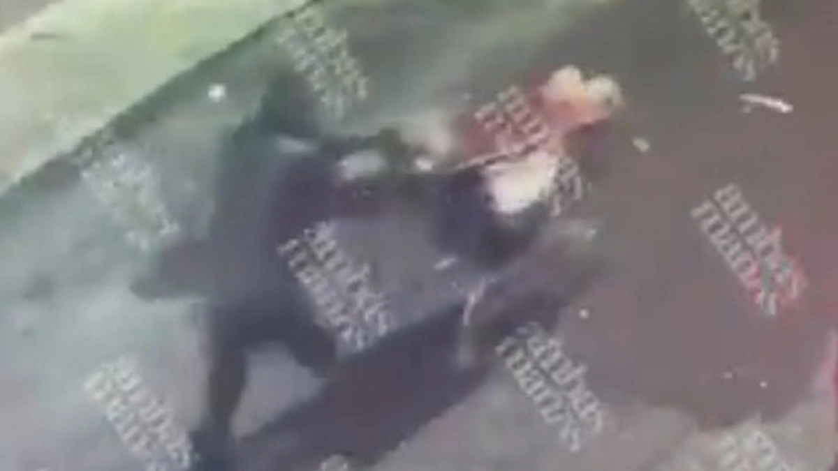 Indigente empujó carrito de supermercado sin saber que llevaba el cadáver de una mujer