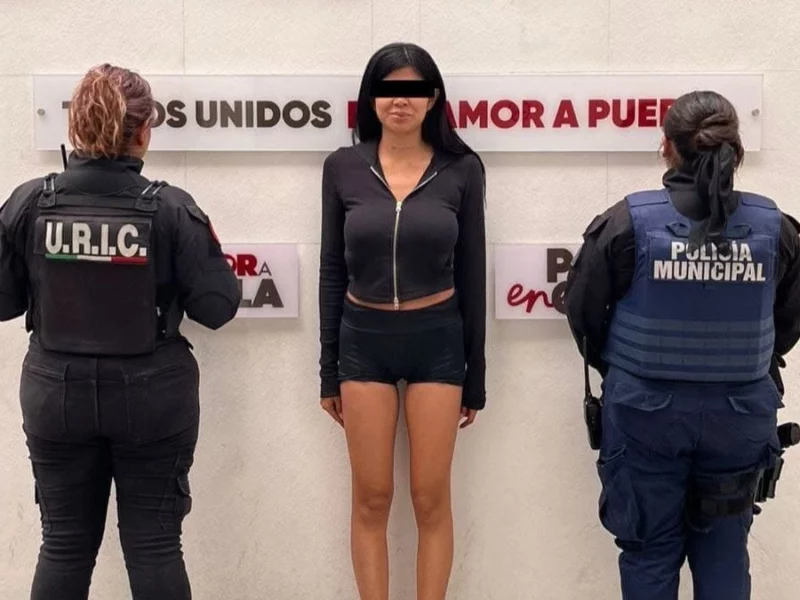 Detienen a mujer por manejar un Mercedes Benz con reporte de robo en Coronango