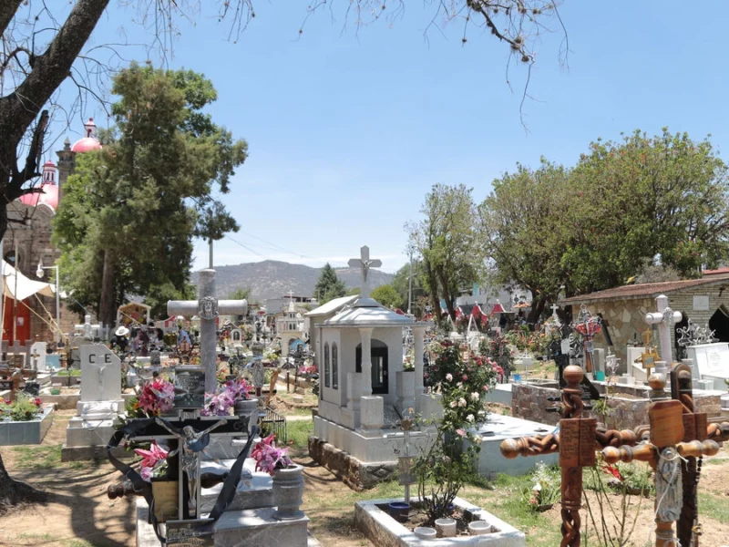 ¿A punto de morir? 12 panteones de Puebla ya no tienen espacio