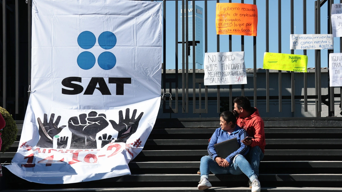 Trabajadores del SAT en Puebla se unen al paro nacional por falta de aumento salarial  