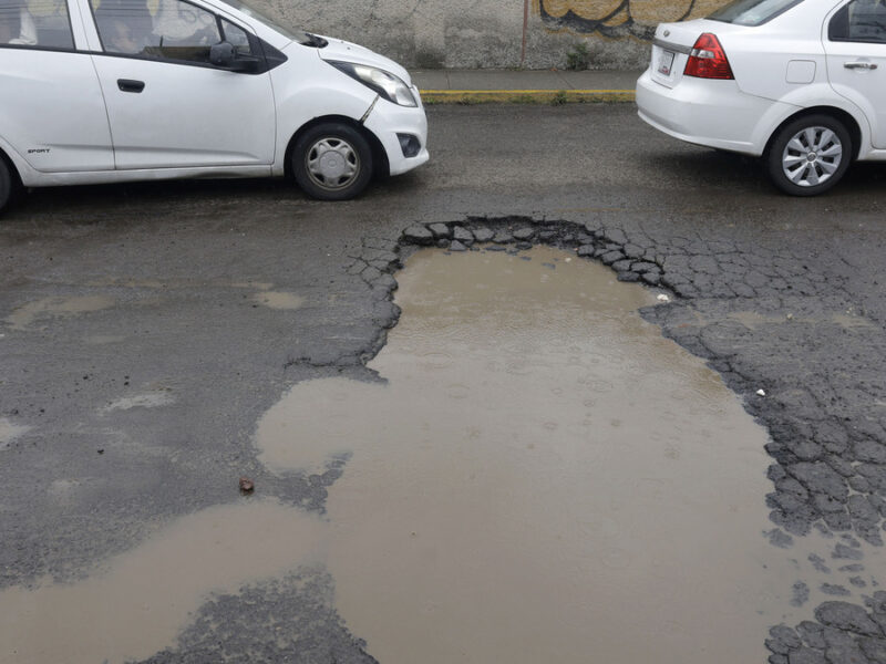Baches y embotellamientos, las principales quejas de los poblanos; percepción se inseguridad baja 3%