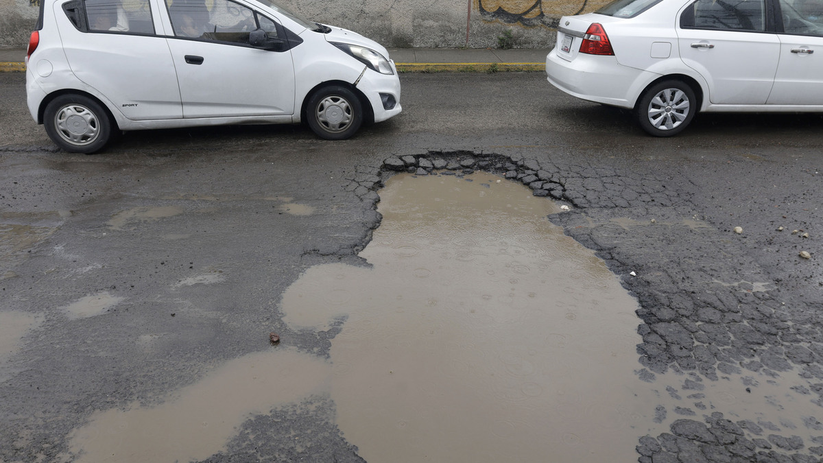 Baches y embotellamientos, las principales quejas de los poblanos; percepción se inseguridad baja 3%
