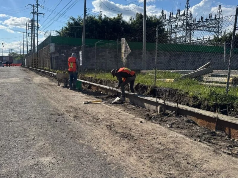 Ariadna Ayala impulsa la rehabilitación vial en la carretera a Tianguismanalco