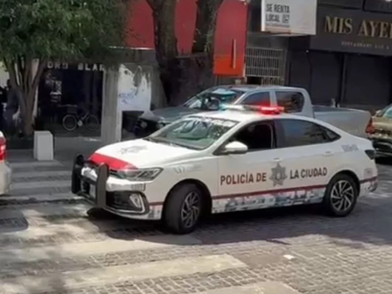 Asaltan a cajera del Banco Afirme de la avenida Juárez