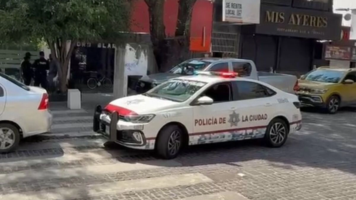 Asaltan a cajera del Banco Afirme de la avenida Juárez
