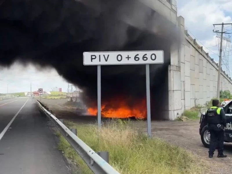 Enfrentamiento entre sindicatos provoca cierres e incendios en la Puebla-Tlaxcala  