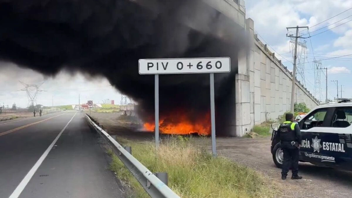 Enfrentamiento entre sindicatos provoca cierres e incendios en la Puebla-Tlaxcala  