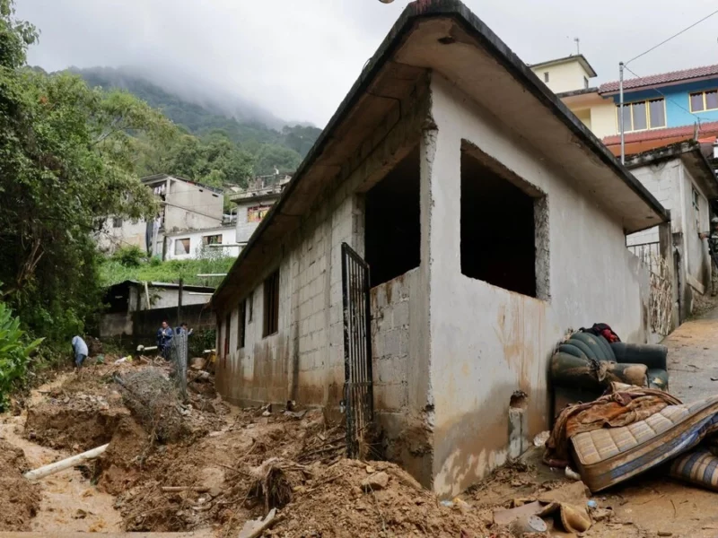 Tormenta tropical Jerry arrasa con la Sierra Norte de Puebla: van 12 muertos
