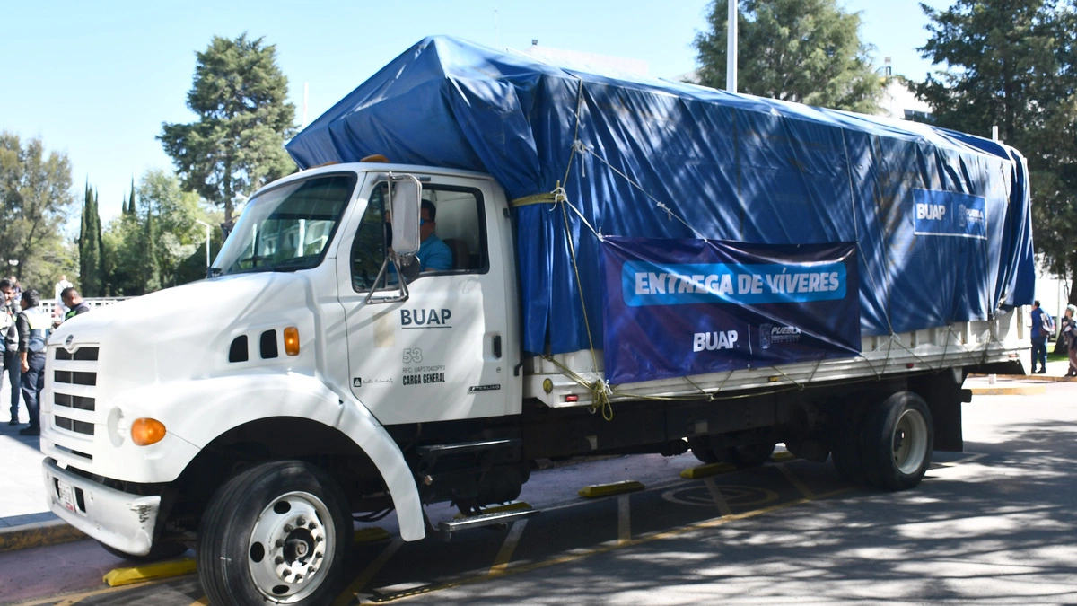 De la BUAP salen 14 toneladas de víveres para afectados de las sierras Norte y Nororiental
