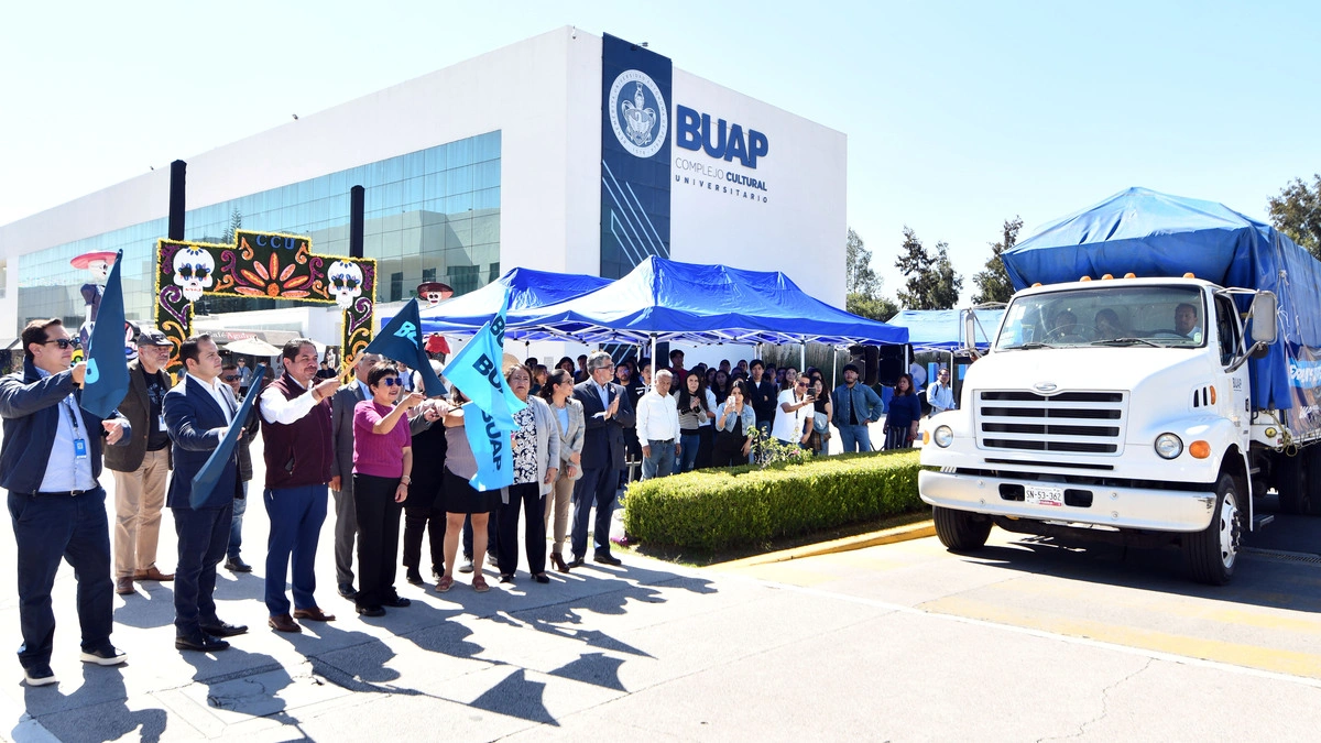 Entrega BUAP 60 toneladas de víveres al Sistema DIF estatal para damnificados por Jerry