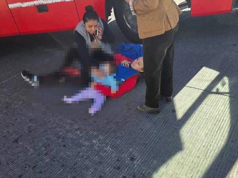 ADO atropella a mujer con bebé en brazos en el bulevar Carmelitas  