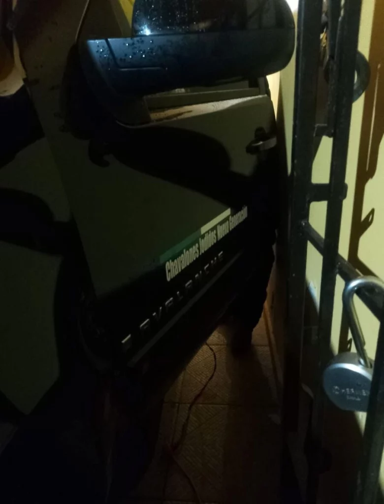 Vecinos alertaron al 911 de una camioneta con las siglas del CJNG en Tlatlauquitepec.