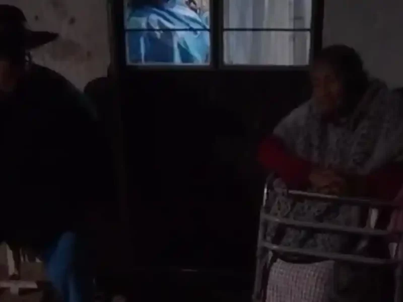 VIDEO: Despojan a abuelita con discapacidad de su casa en Acatzingo.