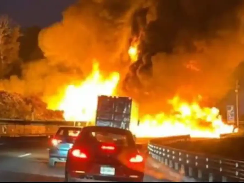 Explosión de pipa en la autopista México-Puebla bloquea el paso a la altura de Río Frío