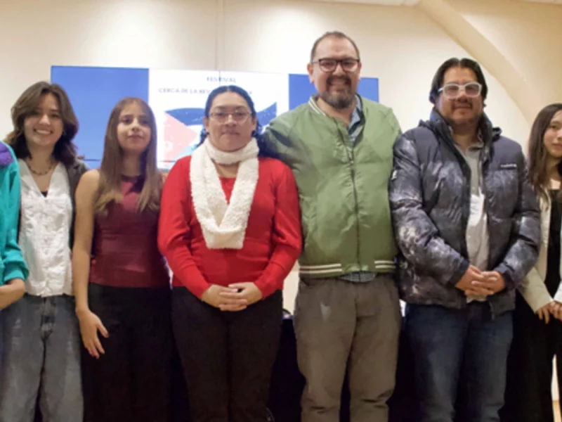 El escritor Carlos Bortoni visitó la BUAP en el Festival Cerca de la Revolución por Palestina