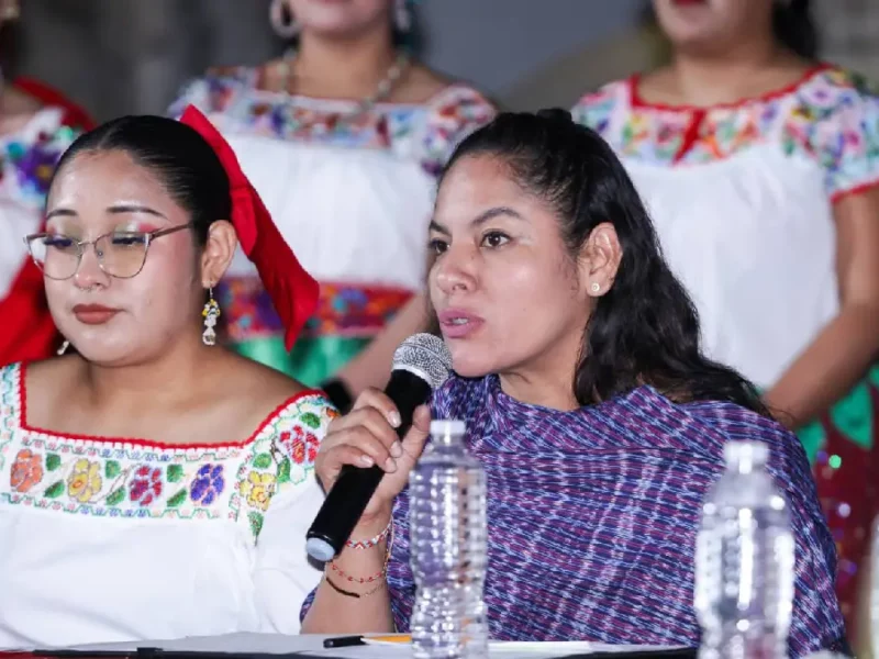 Anuncia Lupita Cuautle actividades de las floreras y castilleros durante Fiesta Patronal de San Andrés Apóstol