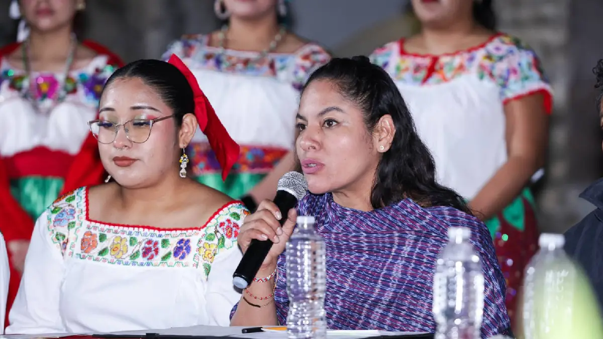 Anuncia Lupita Cuautle actividades de las floreras y castilleros durante Fiesta Patronal de San Andrés Apóstol