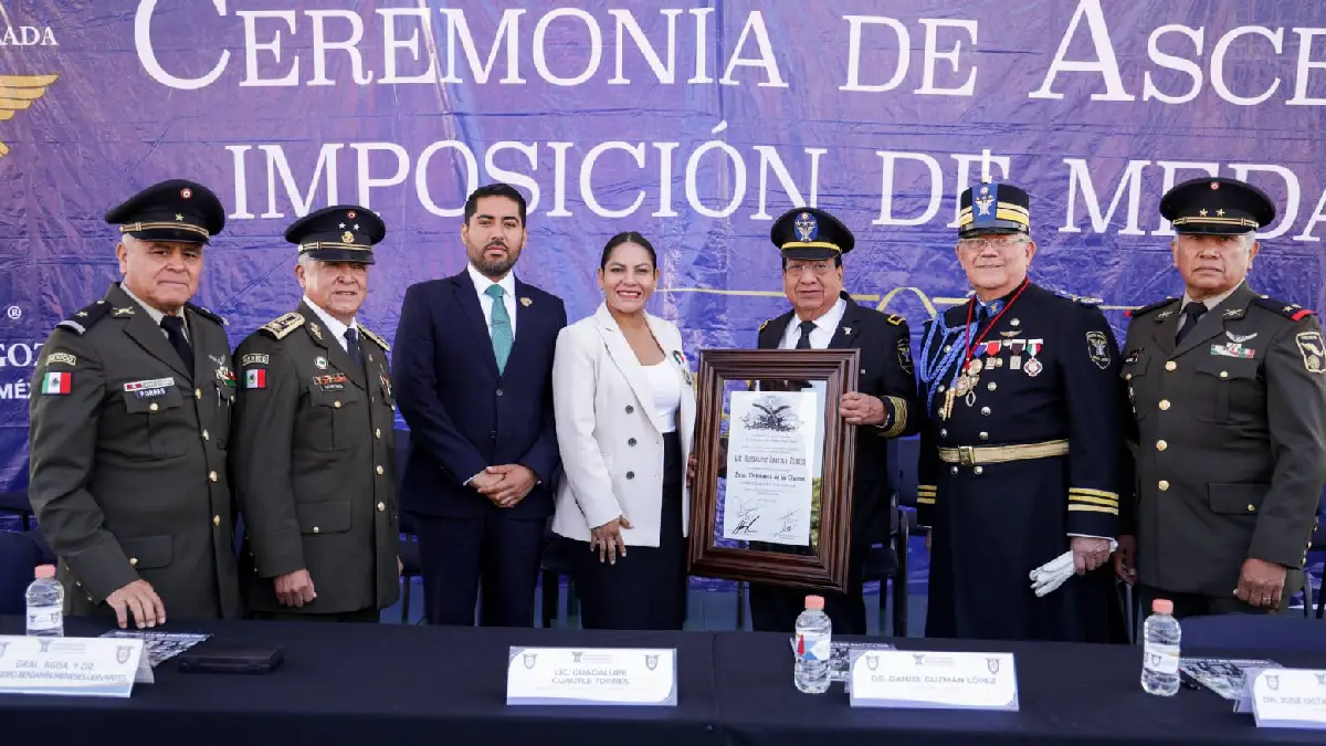 Recibe Lupita Cuautle la Venera “Gran Defensora de la Patria” en ceremonia de ascenso de la Academia Militarizada Ignacio Zaragoza
