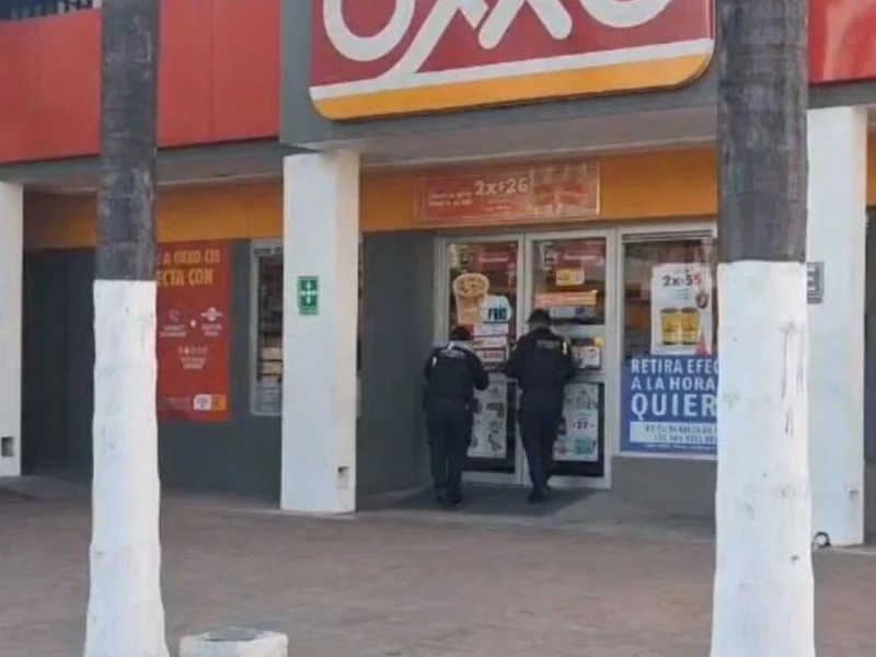 Delincuentes roban caja fuerte de un OXXO en El Mirador 