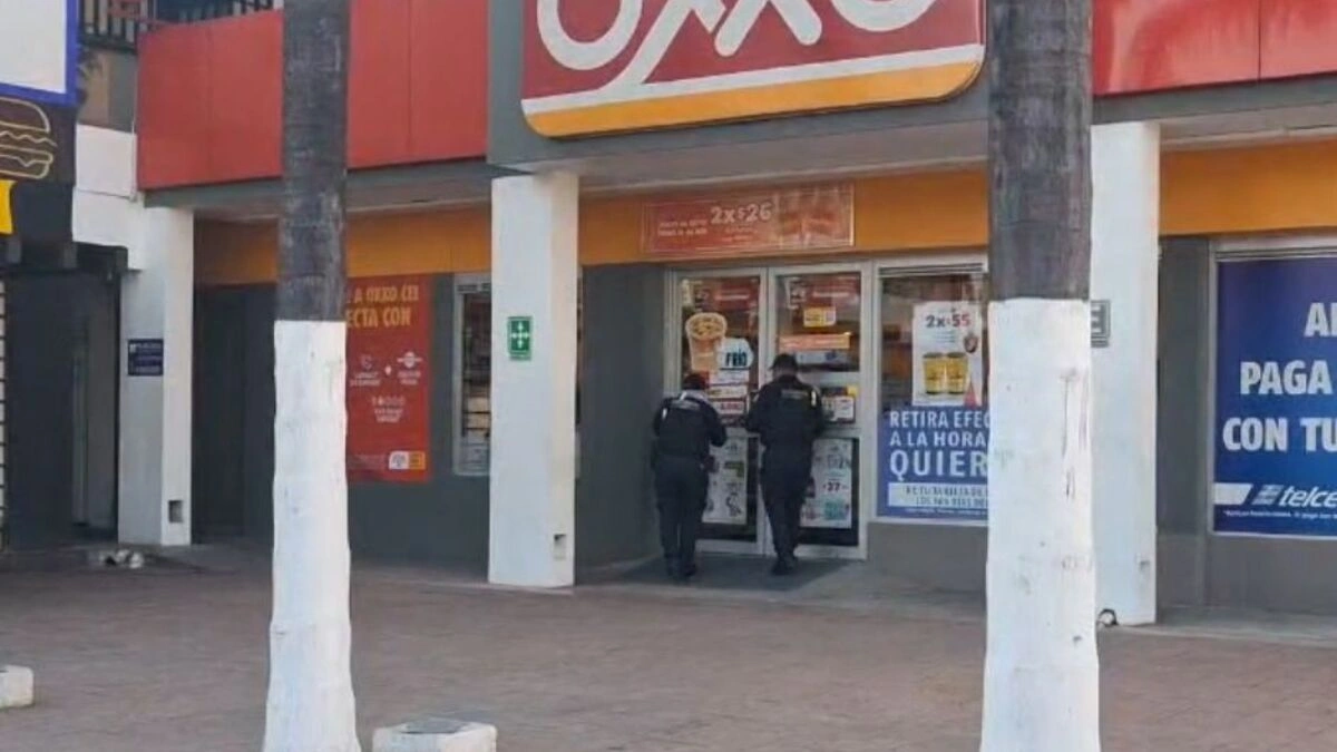 Delincuentes roban caja fuerte de un OXXO en El Mirador 