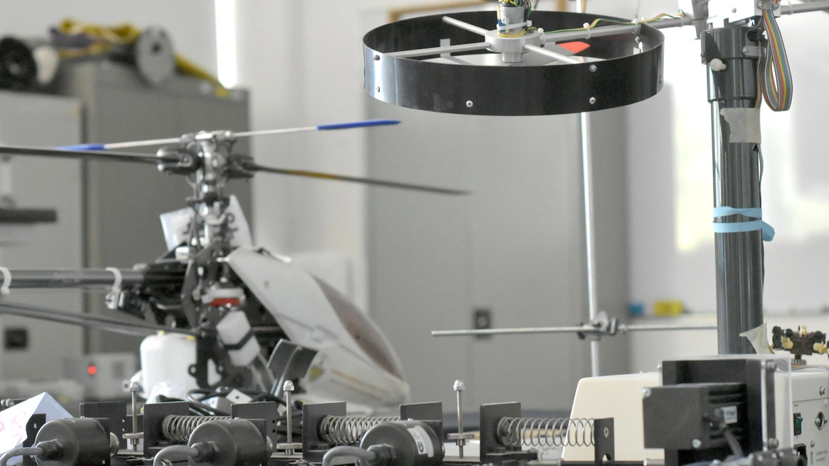 Olom-Lab, un espacio para la investigación en robótica móvil terrestre, aérea y marina