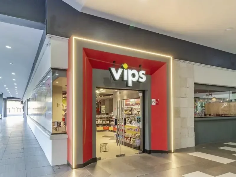 Entrada del VIPS de plaza dorada donde se reportó un robo la noche del 31 de octubre.