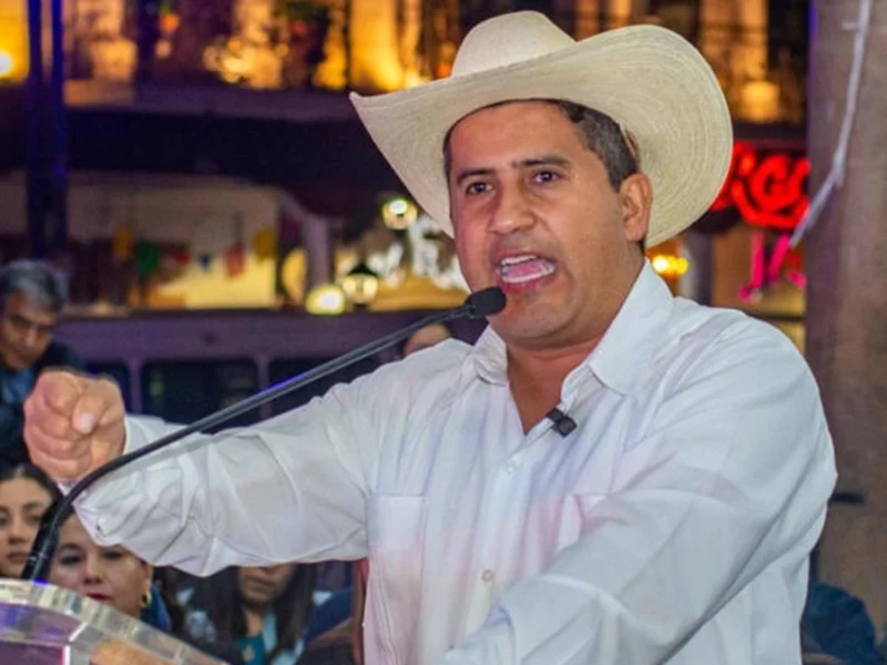 Asesinan al alcalde de Uruapan en pleno festival de Día de Muertos; hay dos detenidos