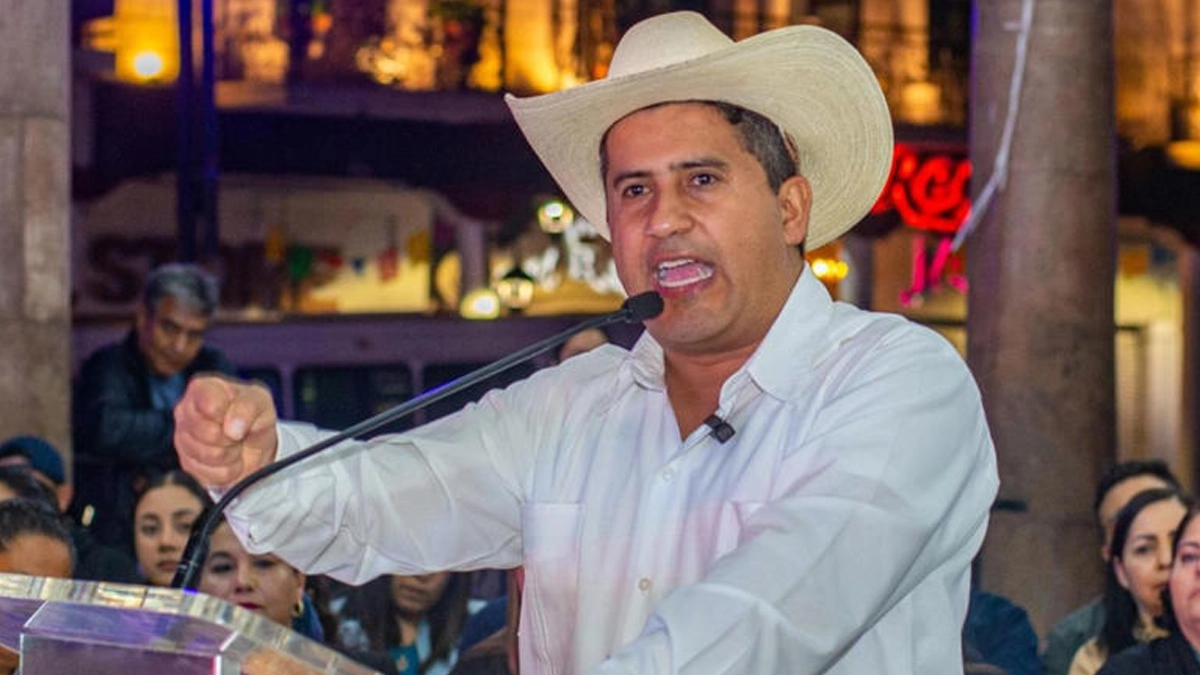 Asesinan al alcalde de Uruapan en pleno festival de Día de Muertos; hay dos detenidos