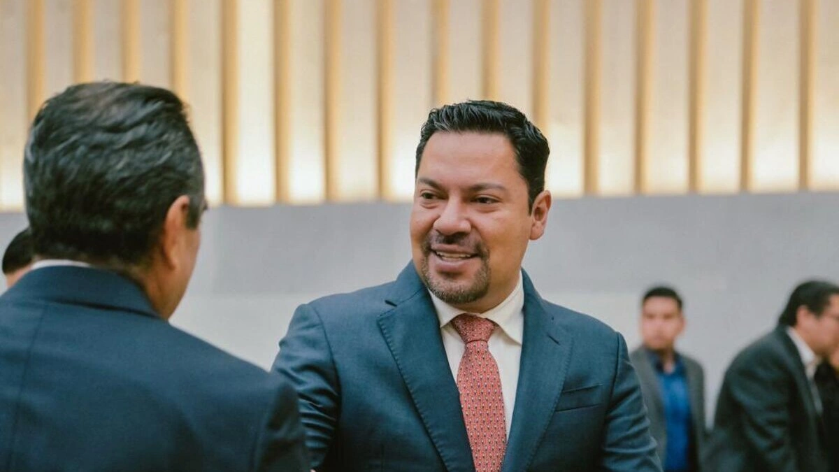 El diputado por Morena, Andrés Villegas Mendoza, reveló que el senador Ignacio Mier Velázquez y su familia están detrás del "fuego amigo" en su contra