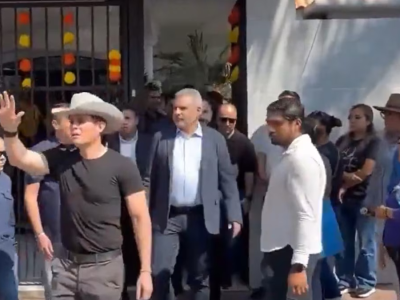 ¡Lárgate asesino! Corren al gobernador de Michoacán del funeral del alcalde de Uruapan 