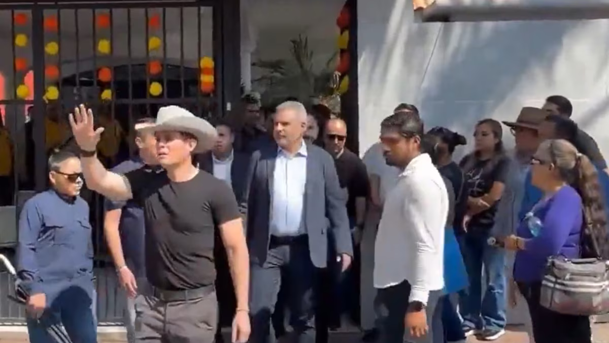 ¡Lárgate asesino! Corren al gobernador de Michoacán del funeral del alcalde de Uruapan 