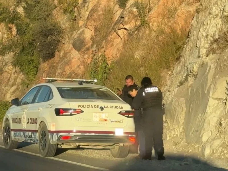 Rescatan a abuelita que caminaba desnuda en el Periférico Ecológico