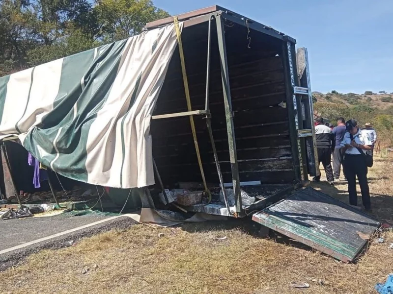 Peregrinos de Huixcolotla se accidentan rumbo a Juquila