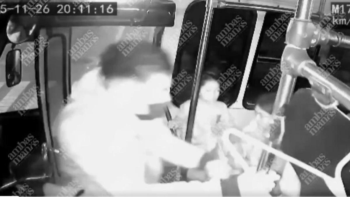 VIDEO: Delincuentes aterrorizan a niña en asalto a ruta 17 en Puebla
