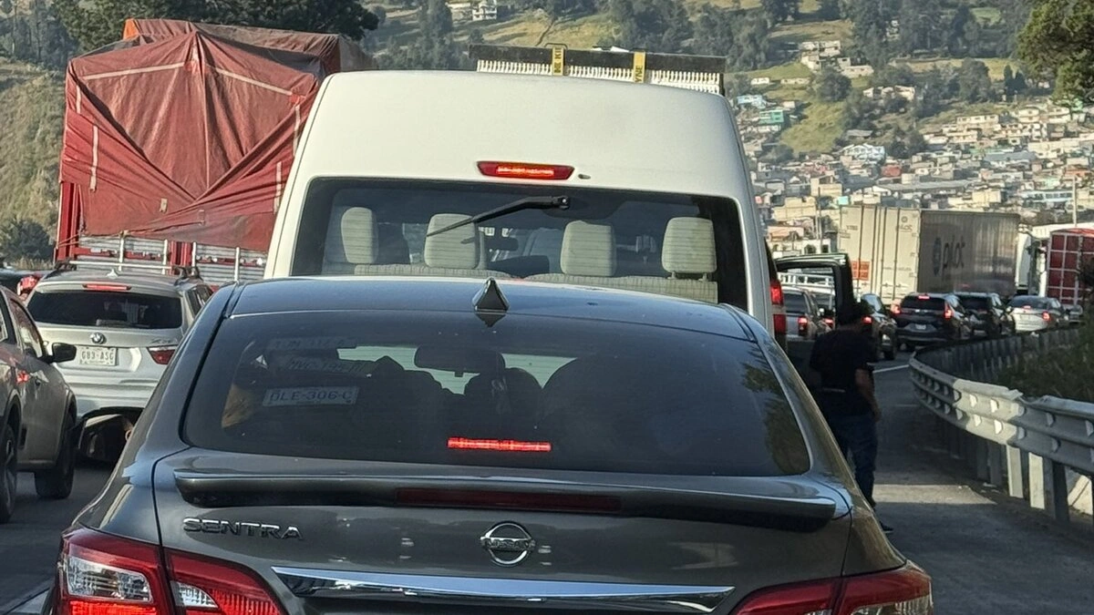 Otra vez ejidatarios de Santa Rita Tlahuapan cierran la autopista México-Puebla