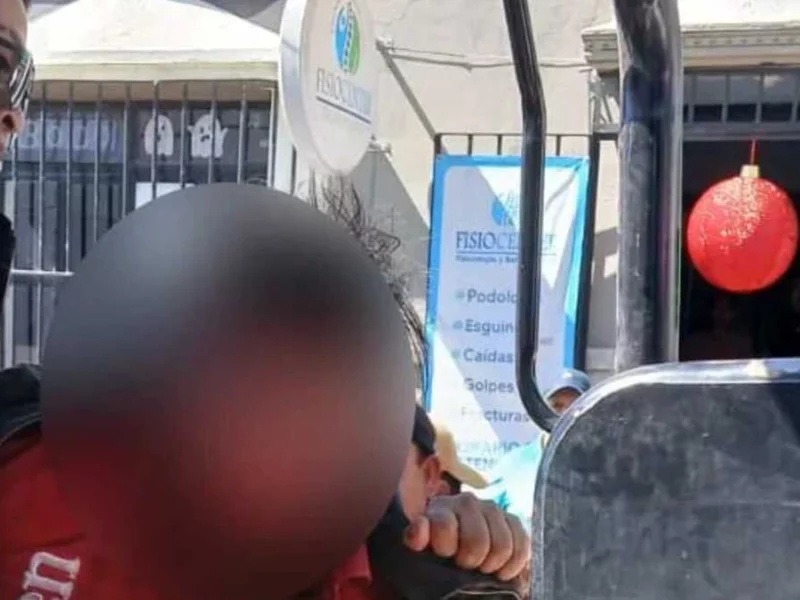 Detienen a dos presuntos ladrones en Tecamachalco; los tundieron a golpes