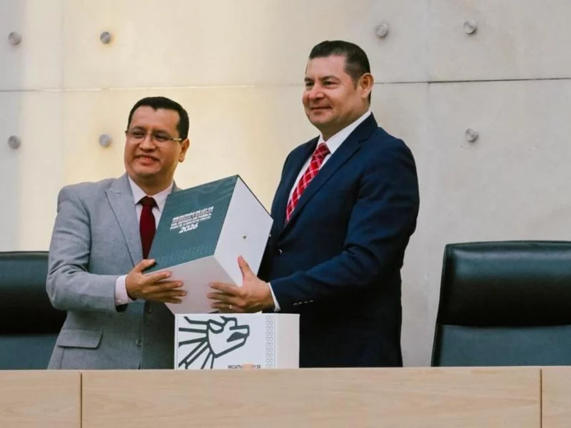 Armenta entrega Paquete Económico 2026 de Puebla al Congreso local