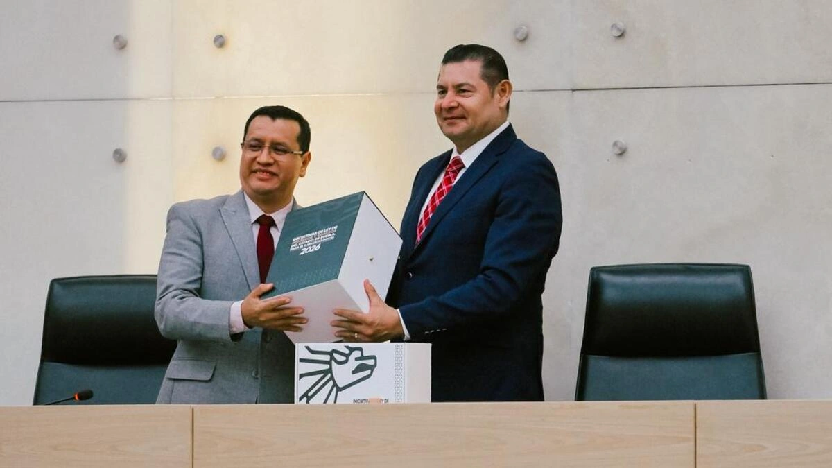 Armenta entrega Paquete Económico 2026 de Puebla al Congreso local