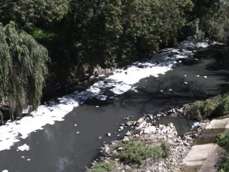 Armenta acusa que Antorcha Campesina tira escombros en las laderas del río Atoyac