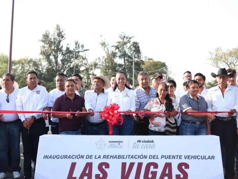 Ariadna Ayala entrega la rehabilitación del puente "las vigas"