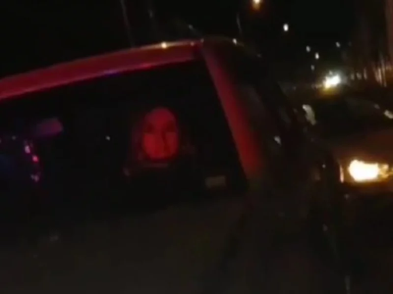 Mujer en estado de ebriedad choca e intenta fugarse en el bulevar Vicente Suárez