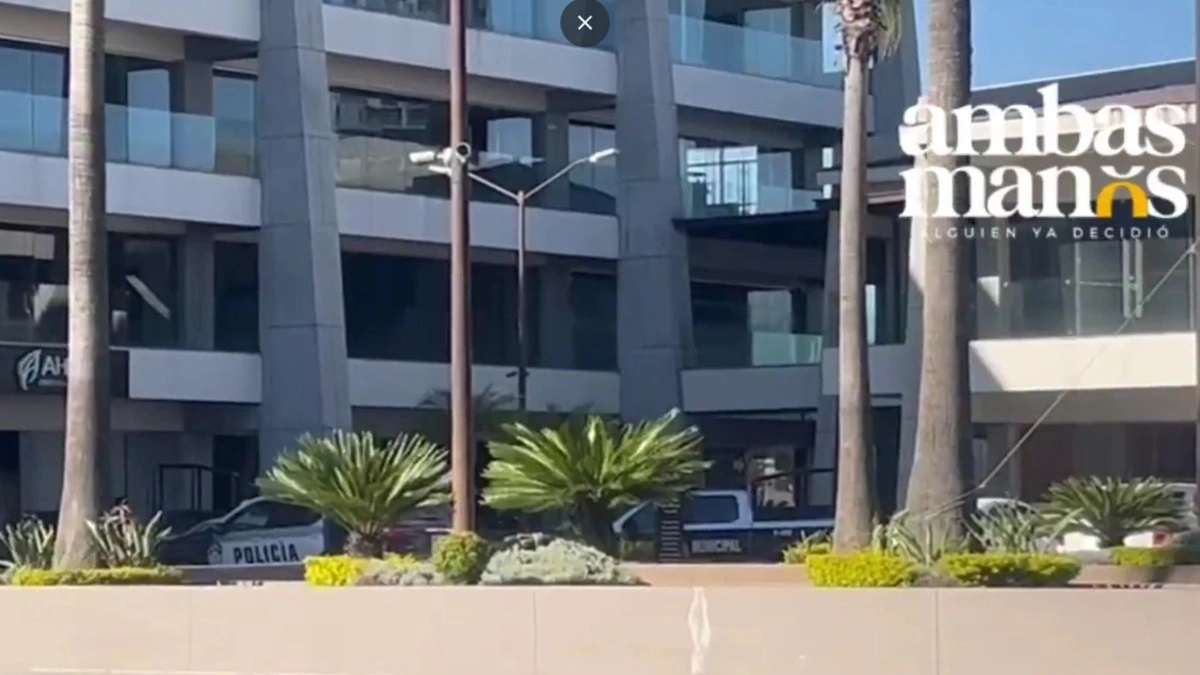 Mujer se quita la vida lanzándose del cuarto piso de Plaza Paseo del Sur