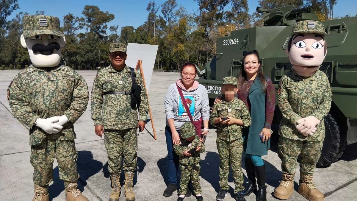 Diego y Gabriela, los niños poblanos que se convirtieron en soldados del Ejército Mexicano por un día 