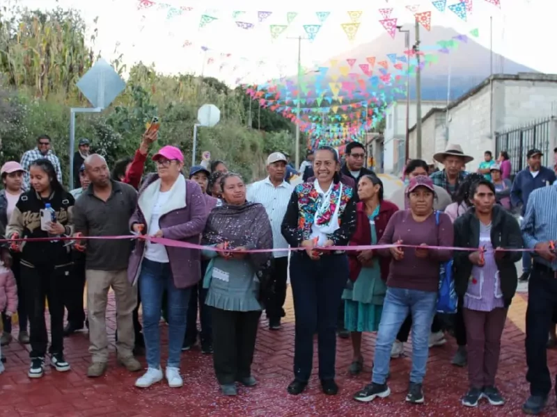 Ariadna Ayala inaugura pavimentación en San Pedro Benito Juárez en Atlixco