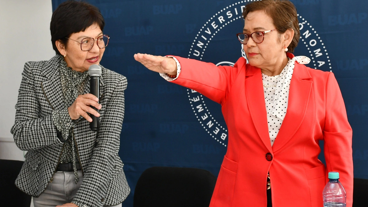 Toman protesta a la directora de la Preparatoria 2 de Octubre
