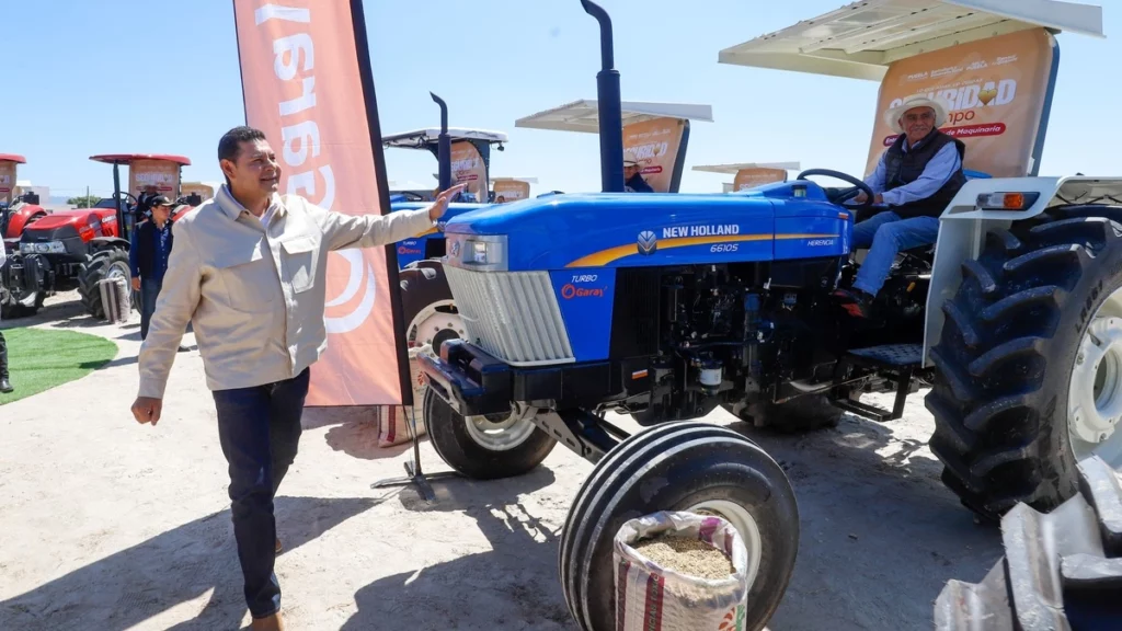 Gobierno de Armenta comprará 82 tractores para módulos de maquinaria agrícola